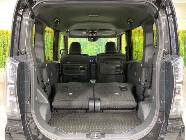 積み下ろしのしやすいデッキにはたっぷりと荷物を積み込んでいただけます。遊びから仕事まで、様々なシーンで頼れます♪