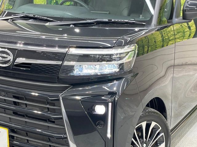 【LEDヘッドライト】悪天候や夜間走行時も良好な視界を確保し安心して運転できる高輝度LEDヘッドライトを装備！点灯速度が早く、消費電力も抑えられています。
