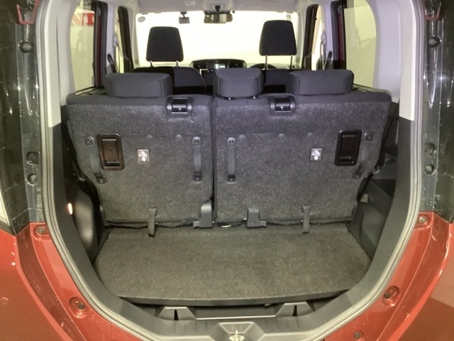 トランクの広さは、どうです、たくさんの荷物が積めますよ。