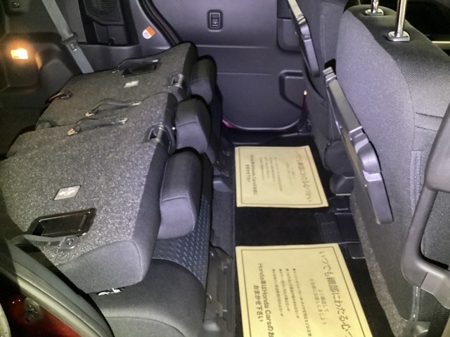 コンパクトボディーなのに、荷室はこんなに広々しています。たくさんの荷物が積めますよ。