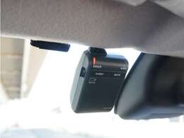 ◆ドライブレコーダー◆映像・音声などを記録する自動車用の装置です。　もしもの事故の際の記録はもちろん、旅行の際の思い出としてドライブの映像を楽しむことができます。
