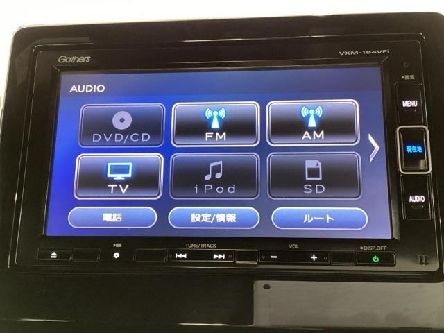 ナビゲーションはフルセグTV、Gathers純正メモリーナビを搭載しています。Bluetoothオーディオ機能がありますので、スマートフォンなどの音楽も再生できます。