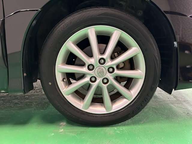 【純正アルミホイール】215/55R17です。