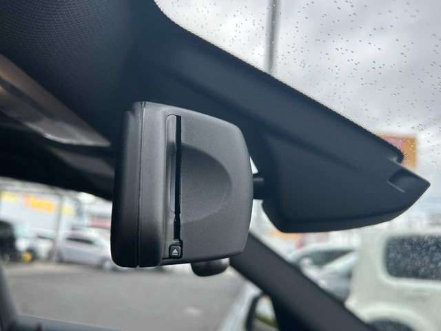 大きいお車、小さいお車でもバックカメラが付いてれば、大切なお車を傷つけることなく安心して駐車できますね♪