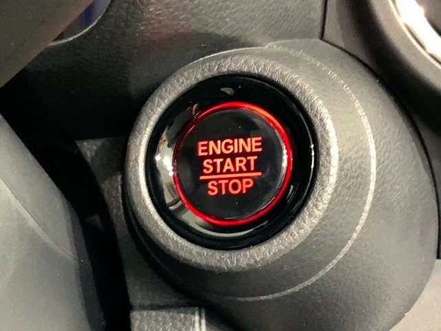 ワンプッシュでエンジンのスタート、ストップが出来て便利です。