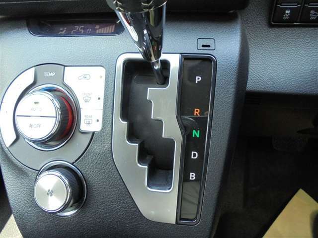 ☆こんなに走ったのに、まだ走れるの！？と、ハイブリッド車に乗り換えた方の多くが燃費の良さに驚いています。