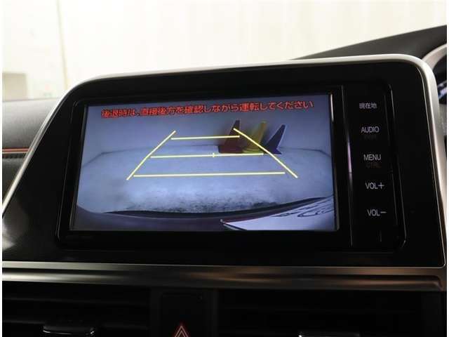 ☆車庫入れなどでバックする際に後方確認ができて便利です。車庫入れが苦手な人もこれで安心。