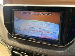 【カラーバックモニター】を装備しております。リアの映像がカラーで映し出されますので日々の駐車も安心安全です。