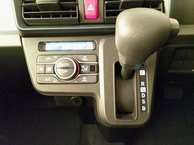 現在、続々と展示車両が入庫しておりますが、未入庫の納車待ち人気車やインターネット未掲載の車両もございます。掲載車両以外の車をお探しのお客様も、気軽に在庫のお問い合わせをください。