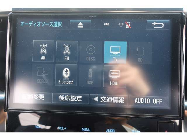 AM/FMラジオ/地デジフルセグTV/CD/DVD再生/Bluetooth機能付き！