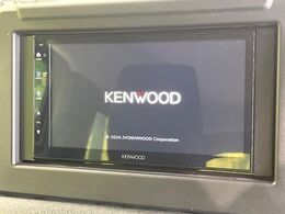 【ディスプレイオーディオ】お手持ちのスマートフォンとの連携で、ナビや音楽再生など各種アプリを使用可能。スマホに近い感覚でお使いいただけます♪