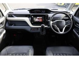 前席全体　目線も高く広い視界で安心して運転することができますね！