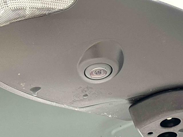 ☆サイドカメラ☆　車両の前後左右に搭載した4つのカメラにより、車庫入れや狭い道でのすれ違いをしっかりサポートするパノラマモニター対応カメラが付いてます