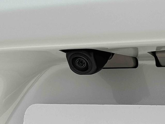 ☆バックカメラ☆　車両の前後左右に搭載した4つのカメラにより、車庫入れや狭い道でのすれ違いをしっかりサポートするパノラマモニター対応カメラが付いてます