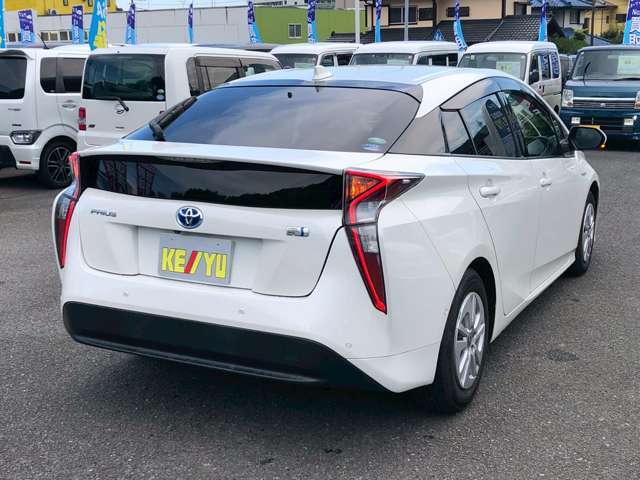 自社陸運局指定工場完備！国家資格車検検査員資格を持った整備士による整備。ステレオ、エアコン等走行に関係のない所も不具合箇所があれば修理してお渡しいたします。