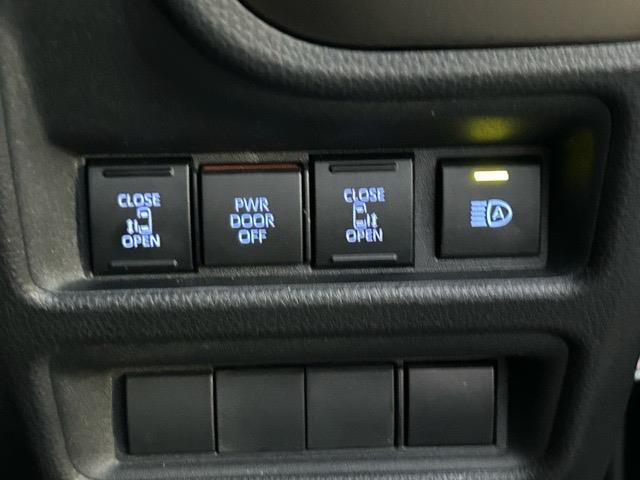 【　オートマチックハイビーム　】先行車や対向車のライトを認識し、ハイビームとロービームを自動で切り替える機能です♪