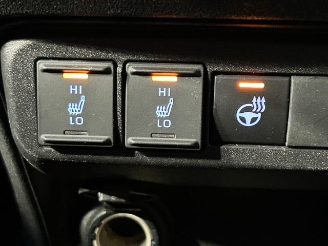 【　シートヒーター　】冬場のお供に。暖かいシートは老若男女問わず嬉しい機能ですね♪