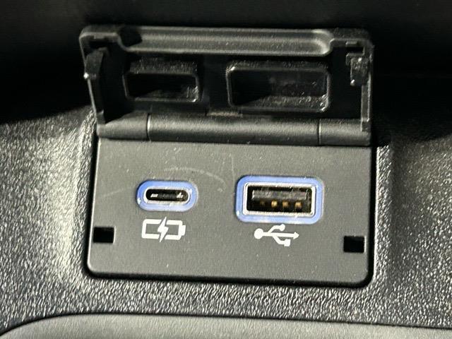 【ETC】ETCカードを挿せば料金所はノンストップ！！ETC割引も受けられるので、今の時代必須装備ですね！