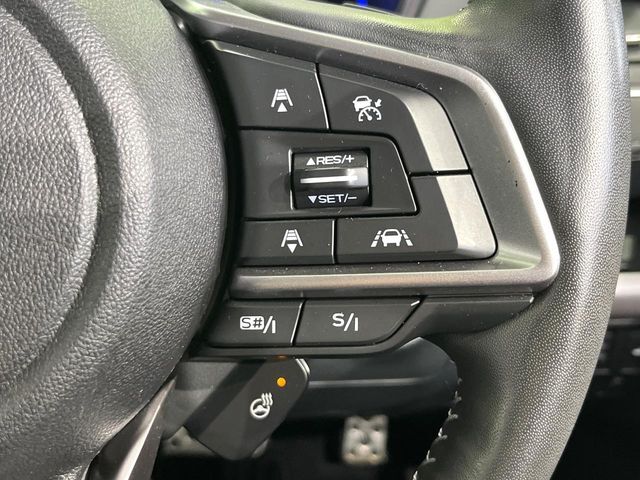 【全車速追従機能付クルーズコントロール】高速道路での長距離走行が楽に！！自動で速度を保つクルーズコントロールが、衝突軽減システムと連携し、前方の車両を感知して車間を保つように速度調節してくれます！！