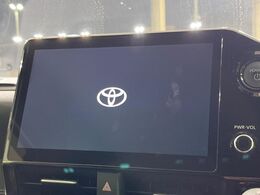 【10.5インチナビ】高級感とインパクトのある大画面ナビを装備。各種オーディオ操作はもちろん、スマホ連携もできる利便性の高いナビです♪