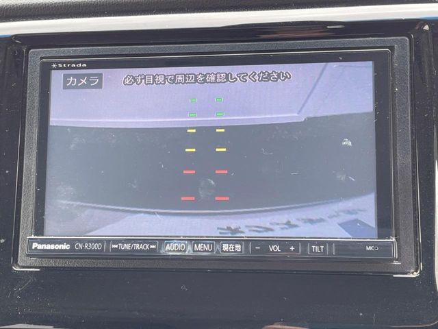 【バックカメラ】駐車時に後方がリアルタイム映像で確認できます。大型商業施設や立体駐車場での駐車時や、夜間のバック時に大活躍！運転スキルに関わらず、今や必須となった装備のひとつです！