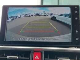 【バックモニター】後ろのカメラの映像をモニターに映し出すことができます！後方の見えない死角や、障害物との距離感をしっかり確認することができます！駐車が苦手な方におすすめです。