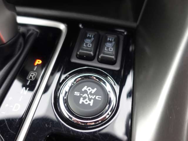 ドライブモードは通常使用時のNORMALをはじめ、LOCK、SNOW、SPORTモードの4タイプの切り替えが可能！