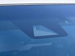 【トヨタセーフティセンス】走行中に前方の車両等を認識し、衝突しそうな時は警報とブレーキで衝突回避と被害軽減をアシスト。より安全にドライブをお楽しみいただけます。