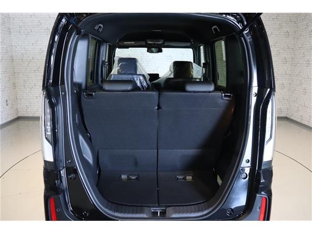 こんなに広い荷室が出来ますよ！背の高い荷物も積めます。リアシートとトランクが繋がっているので、長尺ものでも収納がOK！買い物等で重宝しますよ！
