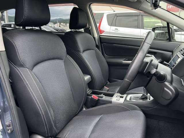 運転席の画像です。店舗にて現車の確認もいただけますので、お電話で在庫のご確認の上是非ご来店くださいませ！！！