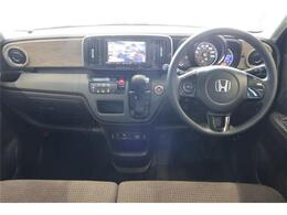 前席全体　目線も高く広い視界で安心して運転することができますね！