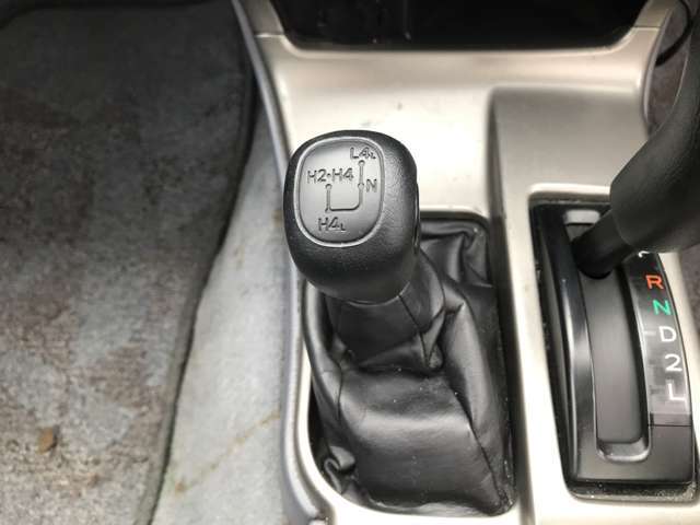 年式相応ですが、納車時にはできる限りキレイに納車させていただきます。どうしても気になるところ等ありましたら、低価格にてお直しいたしますので、何なりとお申し付けください。