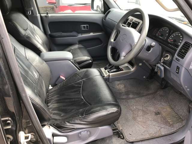 年式相応ですが、納車時にはできる限りキレイに納車させていただきます。どうしても気になるところ等ありましたら、低価格にてお直しいたしますので、何なりとお申し付けください。