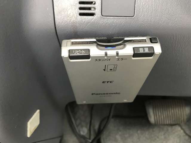 新しく入庫いたしました！当社自慢のお車です。ご覧になってください。気になる点がありましたら、どうぞ遠慮なくお申し付けください。