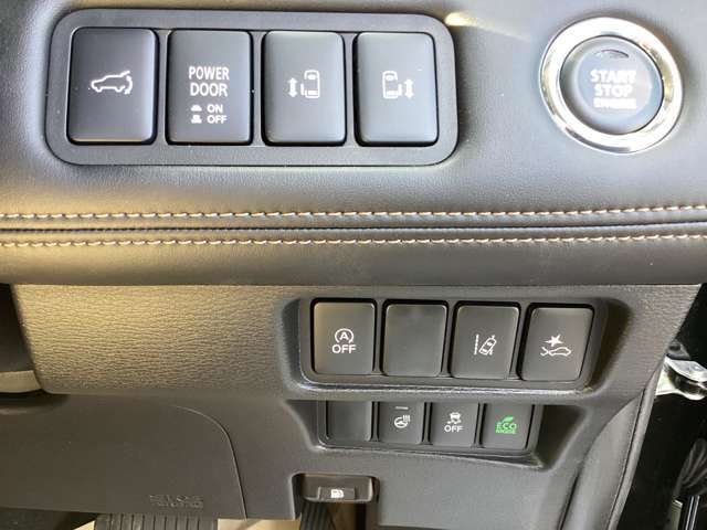 レーダークルーズコントロールシステムを搭載。先行車の加速・減速・停止に追従走行。設定した車間距離を保ちながら走行します。