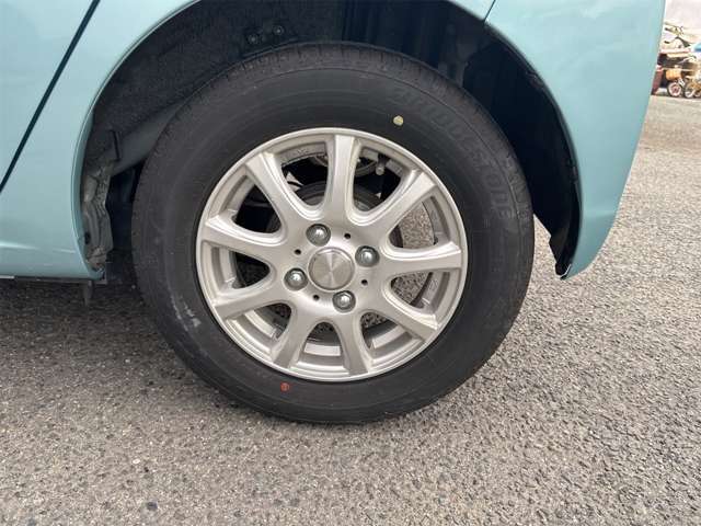 社外のアルミを装着しております。車体にマッチして、おしゃれです！