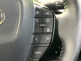 【レーダークルーズコントロール】高速道路での長距離走行が楽に！！自動で速度を保つクルーズコントロールが、衝突軽減システムと連携し、前方の車両を感知して車間を保つように速度調節してくれます！！