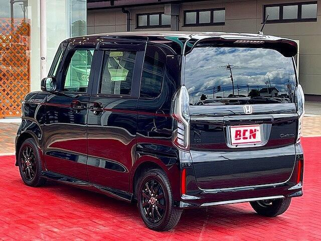 内装はルームクリーニング（室内清掃）後の納車となります♪♪外装ももちろん磨き後の納車となります！！　プロスタッフがまごころ込めて仕上げます！！