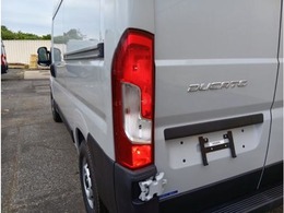 大開口スライドドアで横からの荷物の出し入れも便利です。