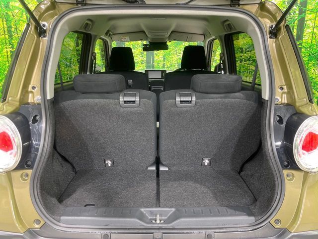 普段のお買い物や通勤、送迎等に十分な荷室スペースを確保しております。セカンドシートを倒すと、大きな荷物の積載も可能です♪