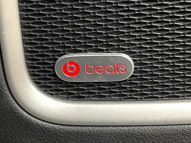 ●beatsサウンドシステム：車種毎に最適なチューニングを施した、Beats　Audioプレミアムサウンドシステムを搭載。重厚感のある音楽をお楽しみいただけます。