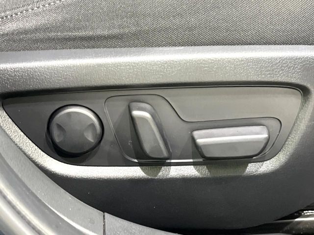 【パワーシート】スイッチ一つで簡単にシートの微調整が可能！電動だから力もいりません！快適なシートポジションにセットして、快適なドライブをお楽しみください。