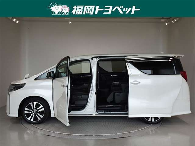 両側パワースライドドア付きだから、狭い駐車スペースなどでの 乗り降りラクラク！小さなお子さまのいるご家庭には嬉しい装備。