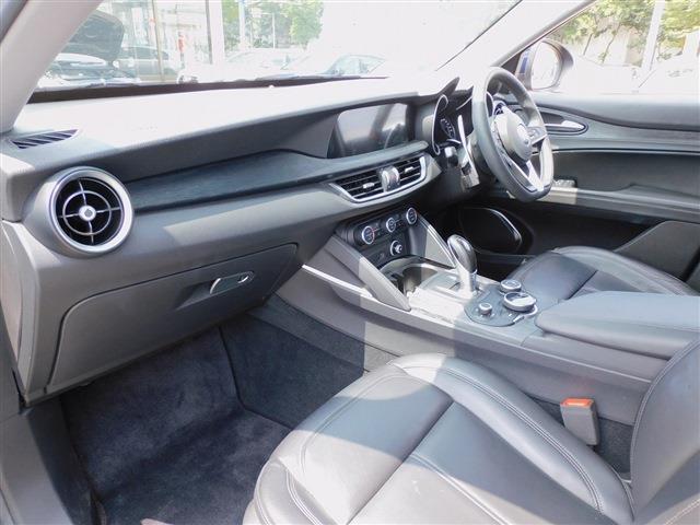 ACC・黒革シート・ディスプレイオーディオ・CarPlay・バックカメラ・ETC・Bluetooth・パワーバックドア・HIDライト・純正18インチAW・コーナーセンサー・シートヒーター・BSM