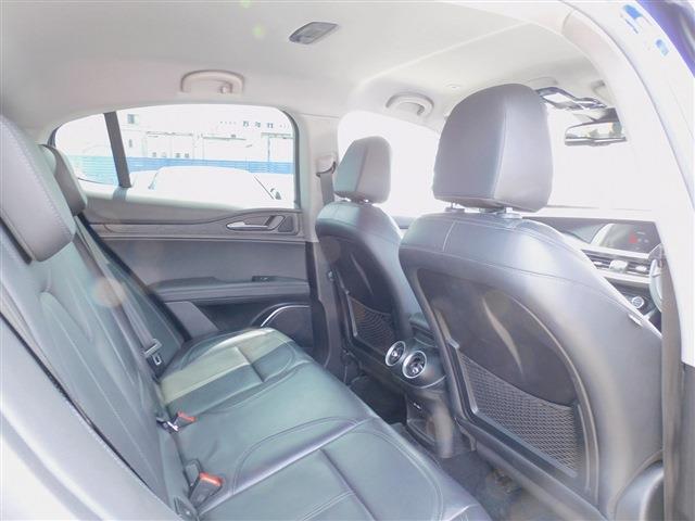ACC・黒革シート・ディスプレイオーディオ・CarPlay・バックカメラ・ETC・Bluetooth・パワーバックドア・HIDライト・純正18インチAW・コーナーセンサー・シートヒーター・BSM