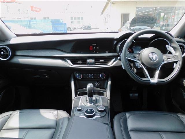 ACC・黒革シート・ディスプレイオーディオ・CarPlay・バックカメラ・ETC・Bluetooth・パワーバックドア・HIDライト・純正18インチAW・コーナーセンサー・シートヒーター・BSM