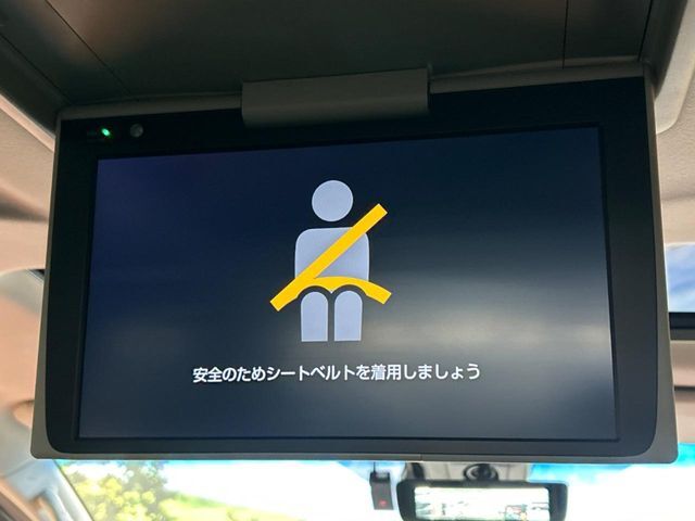 【フリップダウンモニター】大画面モニターで後席でもエンタメをお楽しみいただけます。小さなお子様にも大人気の装備です♪