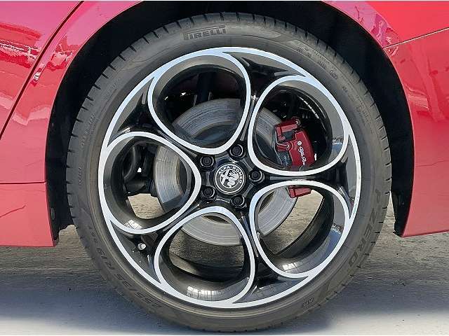 ■純正19inアルミホイール/アクティブサスペンション/タイヤサイズ前　225/40R19/タイヤサイズ後　255/35R19！