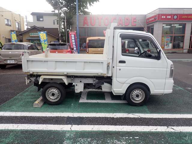 春日部駅から徒歩15分の場所にあり、閑静な住宅街の中に位置していますので、落ち着いた環境でゆっくりと車をご覧いただけます。お気軽に当店へお越しください。春日部本社営業所【048-754-2040】