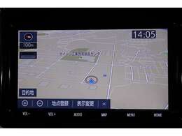 純正9インチSDナビを装備しています。大きな画面で地図も見やすく操作もしやすいです☆ハンズフリー通話や音楽の再生に使えるBluetoothにも対応しています。